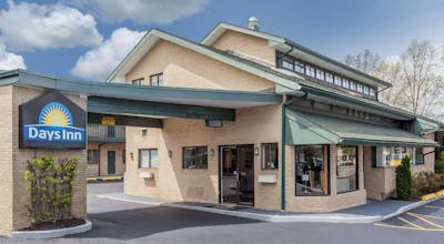 Days Inn by Wyndham Woodbury Long Island