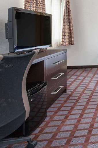 Hotel Days Inn by Wyndham Woodbury Long Island photo 3