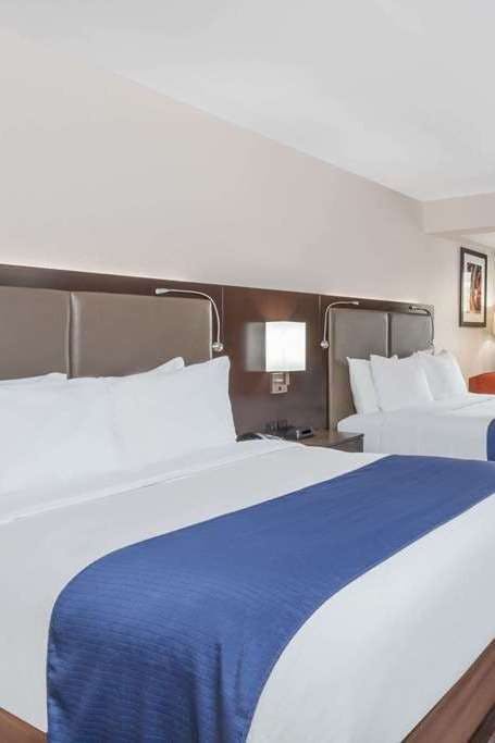 Hotel Days Inn by Wyndham Woodbury Long Island photo 2