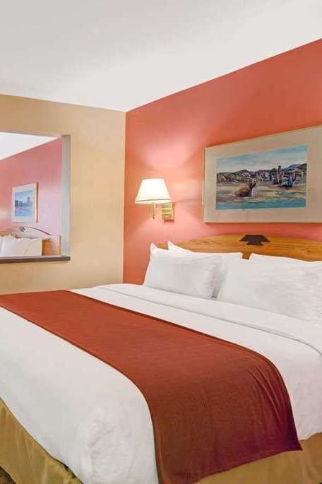 Hotel Days Inn & Suites by Wyndham Airport Albuquerque photo 1