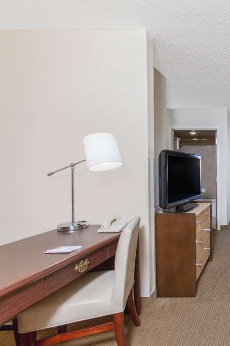 Hotel Hawthorn Suites by Wyndham Midwest City Tinker AFB photo 3