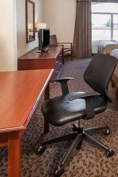 Hotel Wingate by WY Edmonton West photo 3