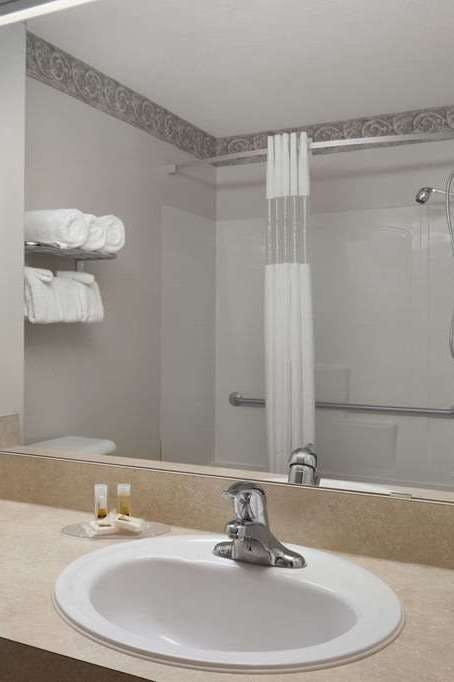 Hotel Days Inn - Red Deer photo 4