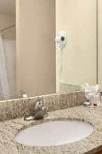 Hotel Baymont by Wyndham Wichita East photo 4