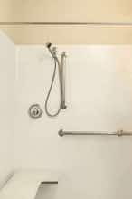 Hotel Baymont by Wyndham Wichita East photo 5