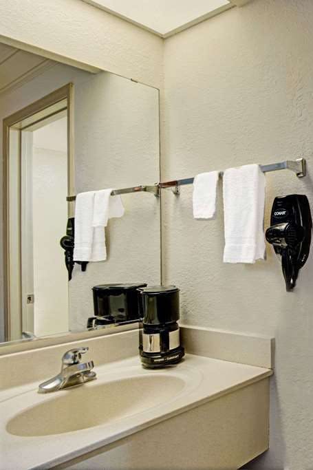 Hotel Days Inn by Wyndham San Antonio Airport photo 5