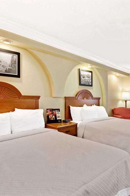 Hotel Days Inn by Wyndham San Antonio Airport photo 2