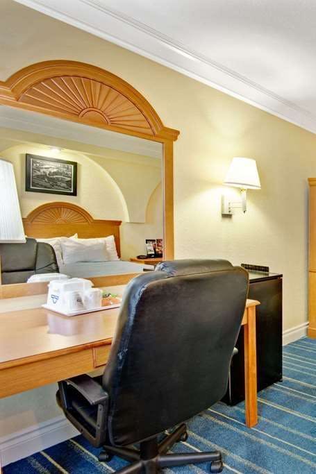 Hotel Days Inn by Wyndham San Antonio Airport photo 3