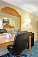 Hotel Days Inn San Antonio Airport photo 3