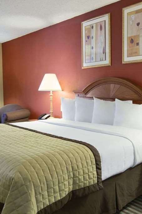 Hotel Baymont by Wyndham Oklahoma City Airport photo 1