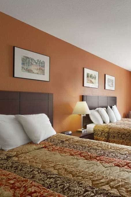 Hotel Days Inn & Suites by Wyndham Stevens Point photo 2