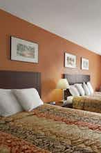 Hotel Days Inn and Suites Stevens Pt photo 2