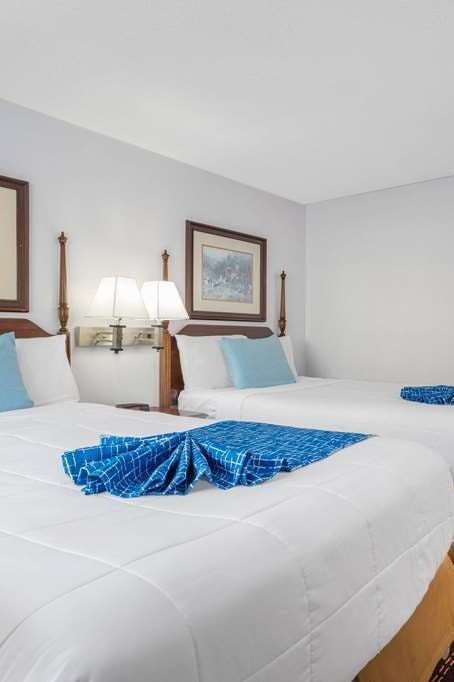 Hotel Travelodge by Wyndham Cape Cod Area photo 2