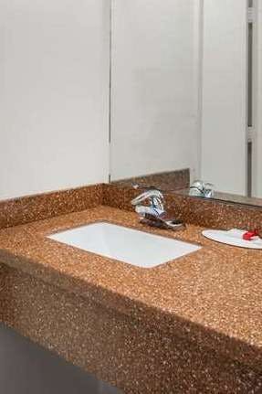 Hotel Travelodge by Wyndham Cape Cod Area photo 5