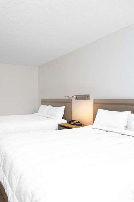 Hotel Travelodge by Wyndham Elkhart photo 2