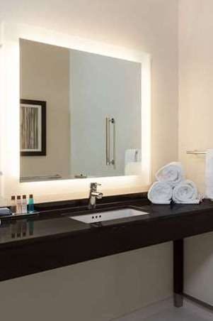 Hotel Wingate by Wyndham Altoona Downtown/Medical Center photo 4