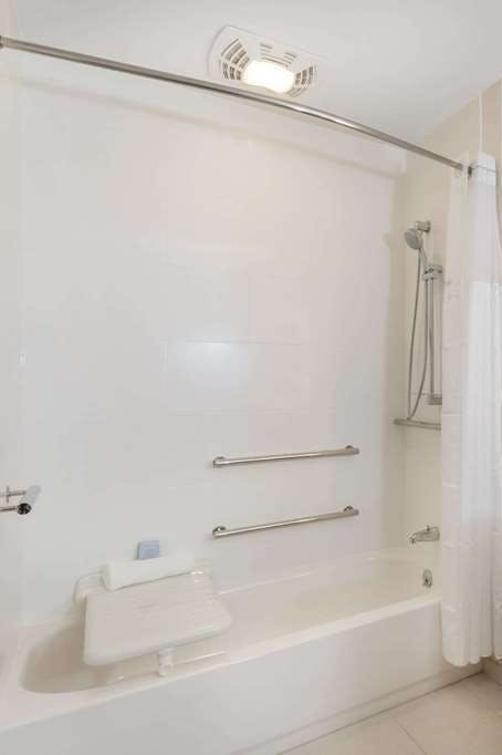 Hotel Wingate by Wyndham Altoona Downtown/Medical Center photo 5