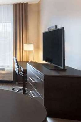 Hotel Wingate by Wyndham Altoona Downtown/Medical Center photo 3