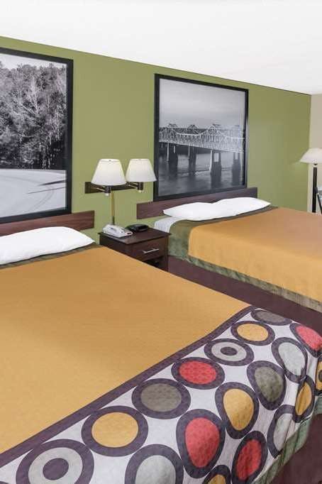 Hotel Super 8 by Wyndham Madison/Ridgeland Area photo 2