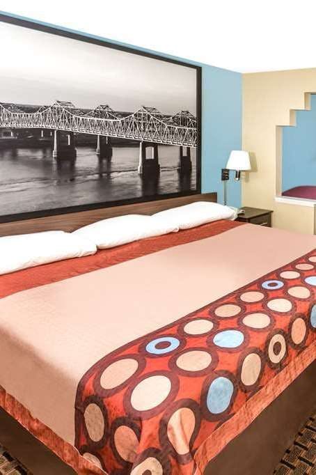 Hotel Super 8 by Wyndham Madison/Ridgeland Area photo 1