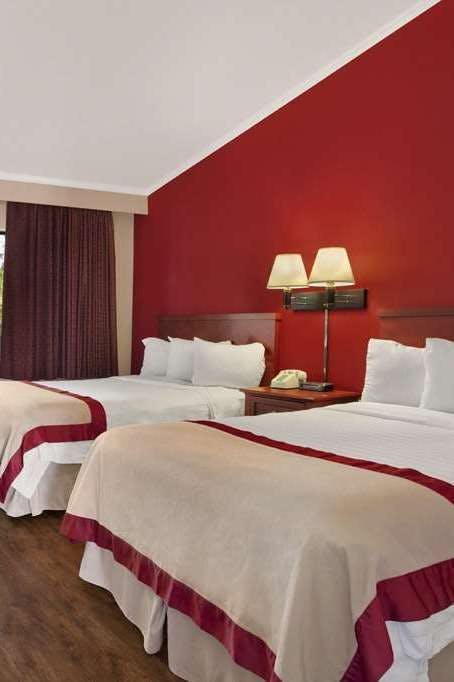 Hotel Ramada by Wyndham Torrance photo 2