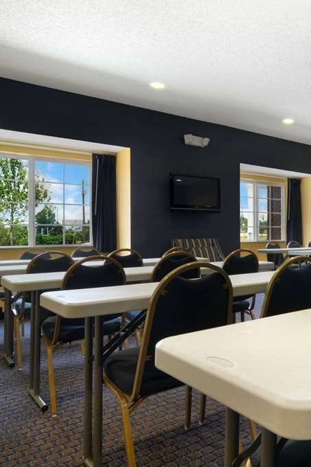 Hotel Microtel Inn & Suites by Wyndham Columbus/Near Fort Moore photo 5