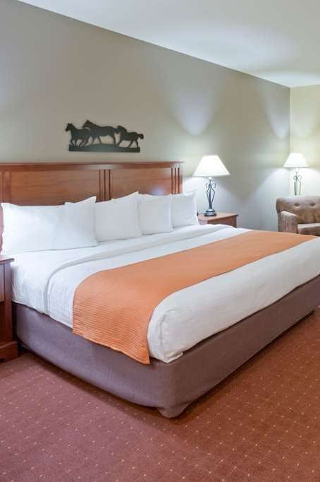 Hotel AmericInn by Wyndham Fargo Medical Center photo 1