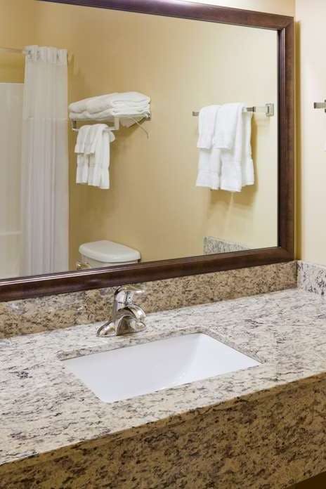 Hotel AmericInn by Wyndham Fargo Medical Center photo 5