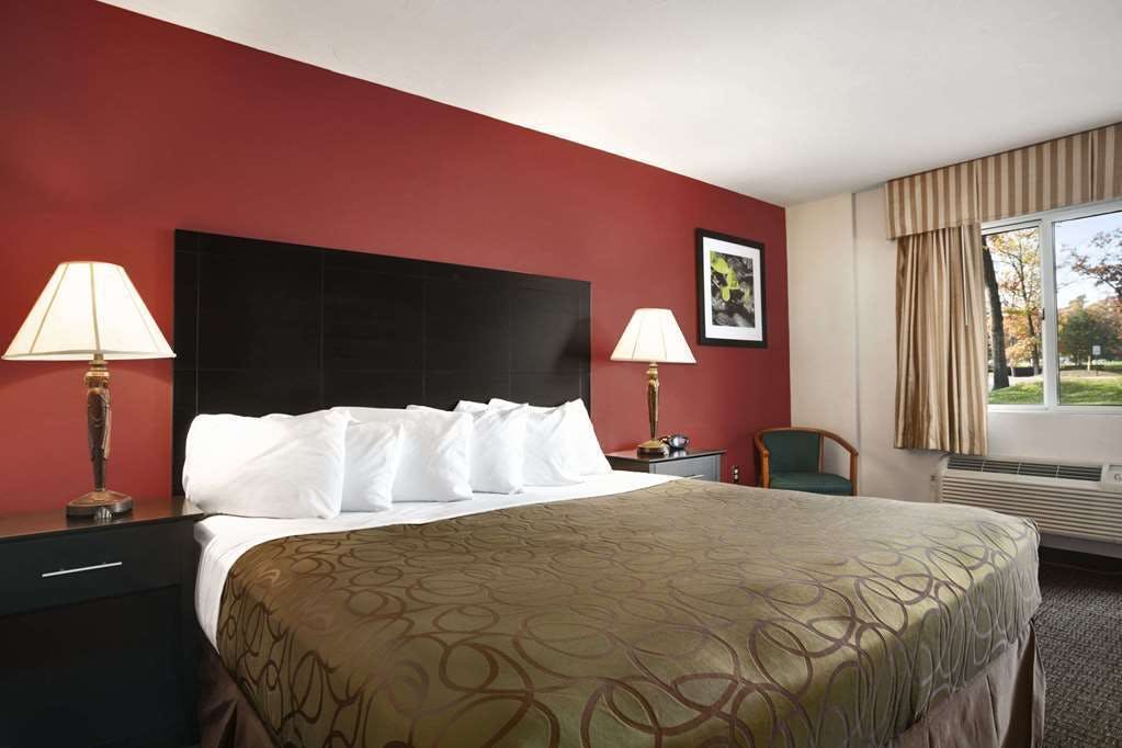 Hotel Travelodge by Wyndham Traverse City MI photo 3