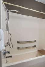 Hotel Ramada by Wyndham Catlettsburg/Ashland photo 5