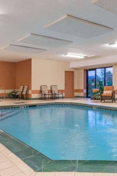 Hotel Ramada by Wyndham Catlettsburg/Ashland photo 4