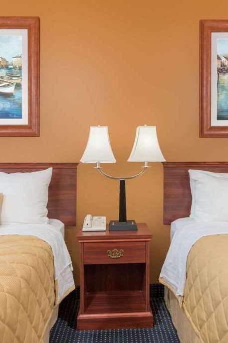 Hotel Ramada by Wyndham Catlettsburg/Ashland photo 2