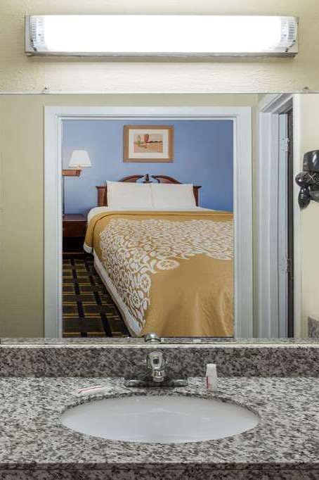 Hotel Days Inn by Wyndham Plymouth photo 3