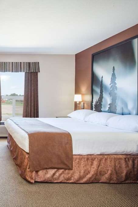 Hotel Super 8 by Wyndham Meadow Lake photo 1