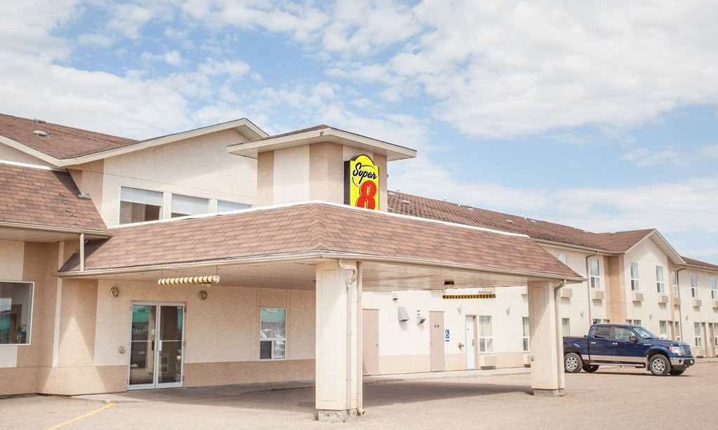 Super 8 by Wyndham Meadow Lake