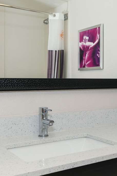 Hotel La Quinta Inn & Suites by Wyndham Ontario Airport photo 4