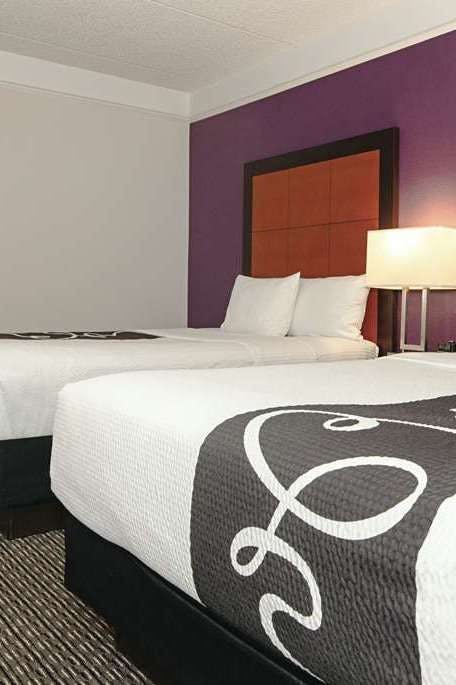 Hotel La Quinta Inn & Suites by Wyndham Ontario Airport photo 2