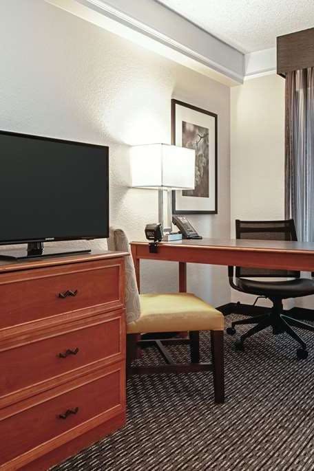Hotel La Quinta Inn & Suites by Wyndham Ontario Airport photo 3