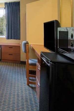 Hotel Microtel Inn & Suites by Wyndham Leesburg/Mt Dora photo 3