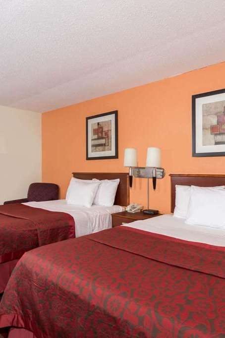 Hotel Days Inn & Suites by Wyndham Bloomington/Normal IL photo 2