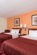 Hotel Days Inn & Suites by Wyndham Bloomington/Normal IL photo 2