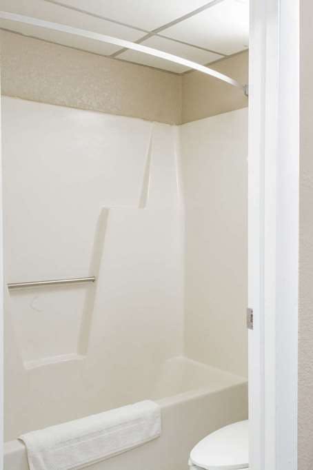 Hotel Ramada Edgewood photo 5