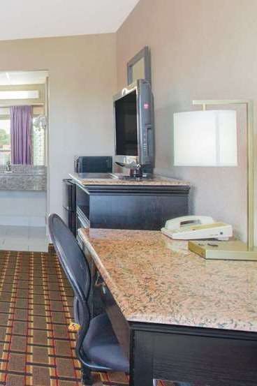 Hotel Ramada Edgewood photo 3