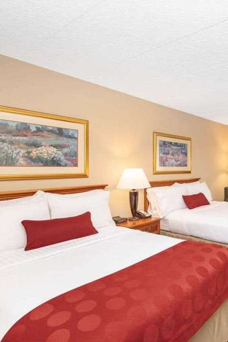 Hotel Ramada by Wyndham Midtown Grand Island photo 2