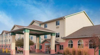 Baymont by Wyndham Galesburg