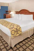 Hotel Baymont Inn and Suites Galesbu photo 1