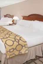 Hotel Baymont Inn and Suites Galesbu photo 2