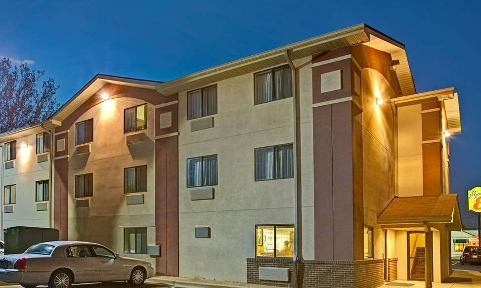 Super 8 by Wyndham College Park Wash DC Area