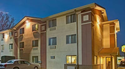 Super 8 by Wyndham College Park Wash DC Area