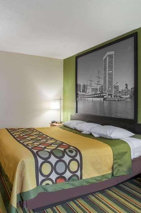 Hotel Super 8 by Wyndham College Park Wash DC Area photo 1